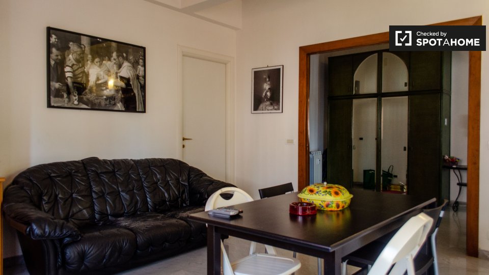 Immagine 8 di Camera condivisa in affitto  in Via Francesco De Vico, 00142 Roma RM, Italy a Roma