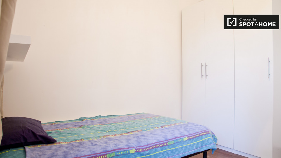 Immagine 11 di Camera condivisa in affitto  in Via Temistocle Calzecchi Onesti a Roma