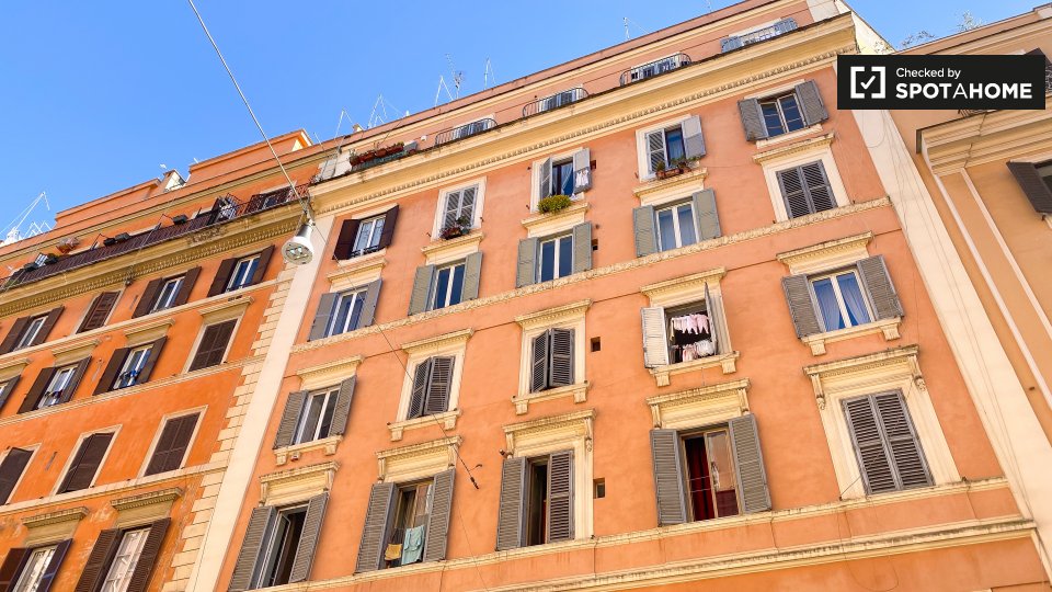 Immagine 18 di Camera condivisa in affitto  in Piazza Vittorio Emanuele II a Roma