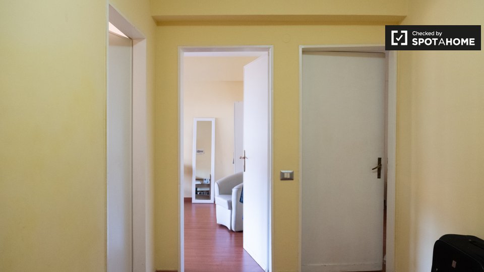 Immagine 18 di Camera condivisa in affitto  in Via Salvatore Pincherle a Roma