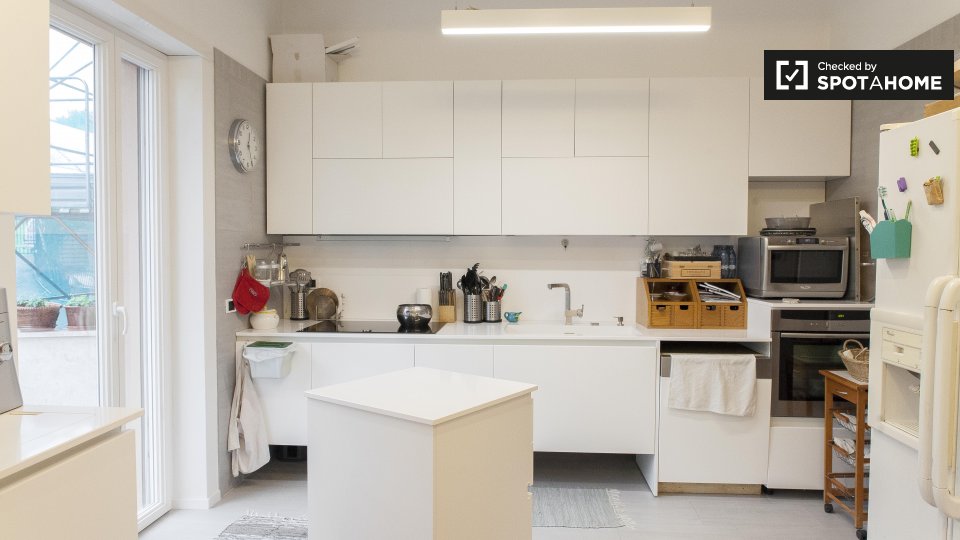 Immagine 11 di Camera condivisa in affitto  in Via Anite di Tegea a Roma