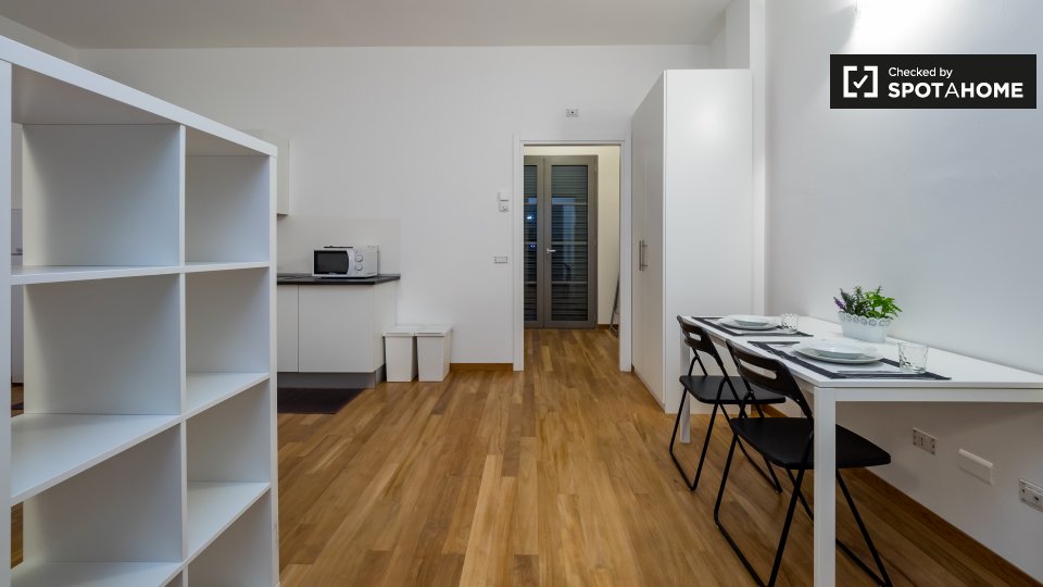 Immagine 3 di Ufficio in affitto  in Via Enrico Cosenz a Milano