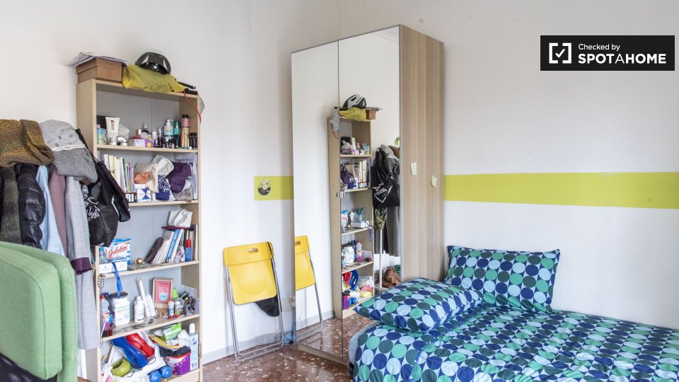 Immagine 2 di Camera condivisa in affitto  in Viale Palmiro Togliatti a Roma