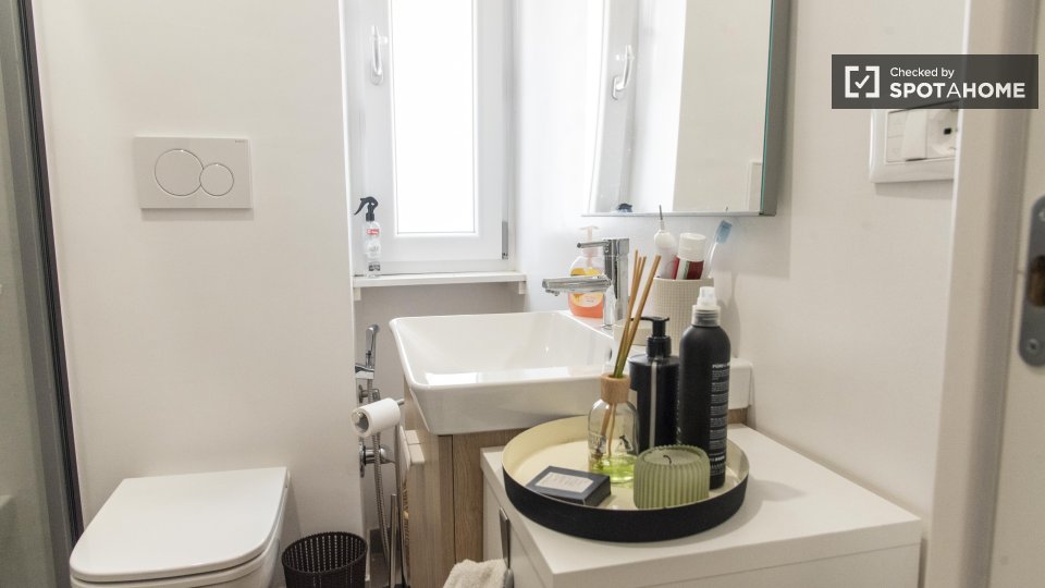 Immagine 8 di Camera condivisa in affitto  in Via Raimondo Montecuccoli a Roma