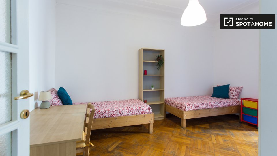 Immagine 17 di Camera condivisa in affitto  in Viale Campania a Milano