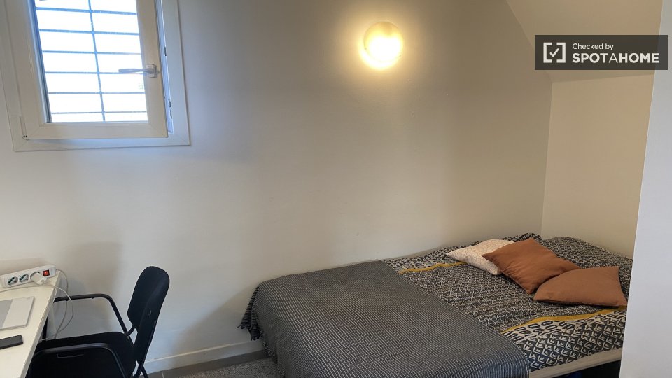 Immagine 5 di Camera condivisa in affitto  in Via di Carcaricola a Roma