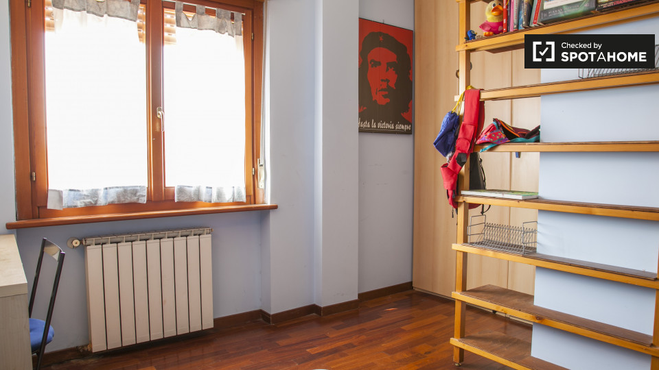 Immagine 3 di Camera condivisa in affitto  in Via Paolo V a Roma