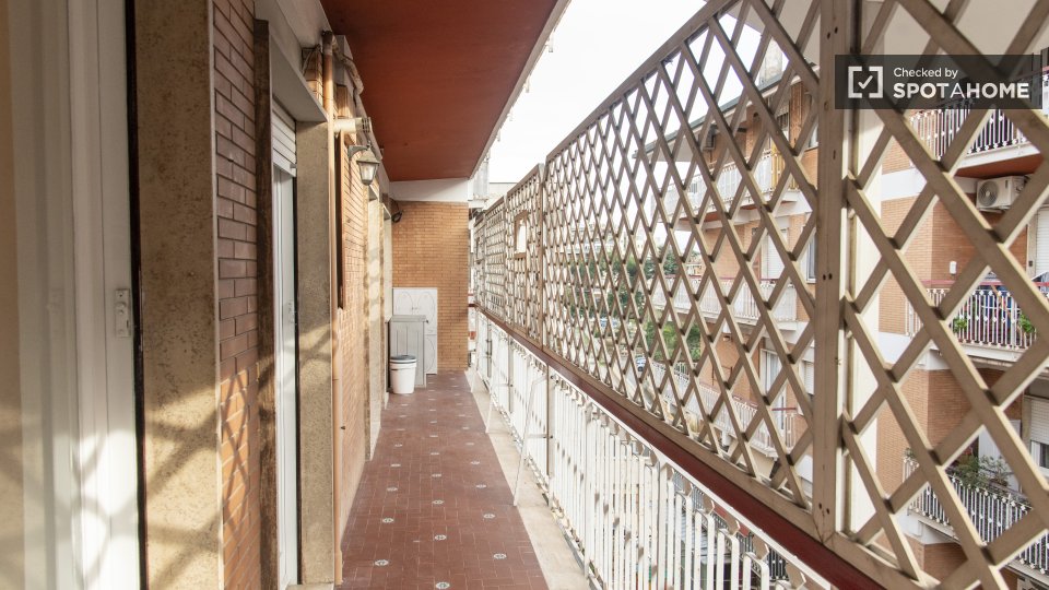 Immagine 18 di Camera condivisa in affitto  in Via Antonino Pio a Roma