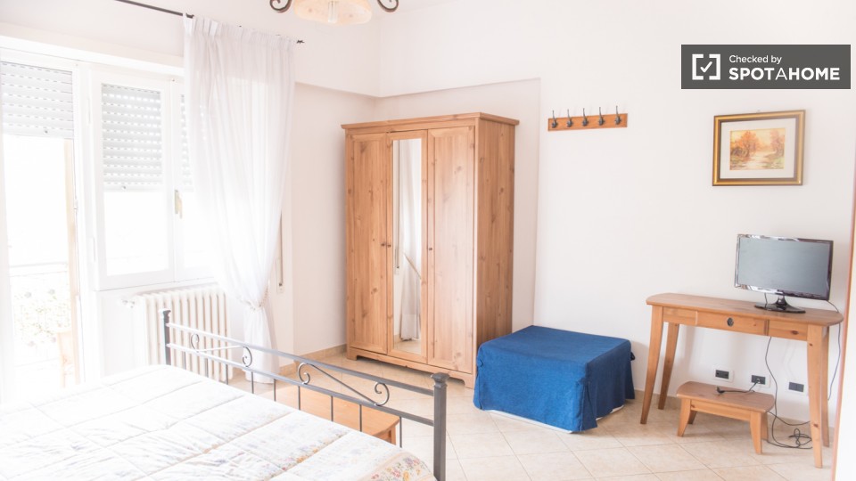 Immagine 2 di Camera condivisa in affitto  in Via Francesco Vettori a Roma