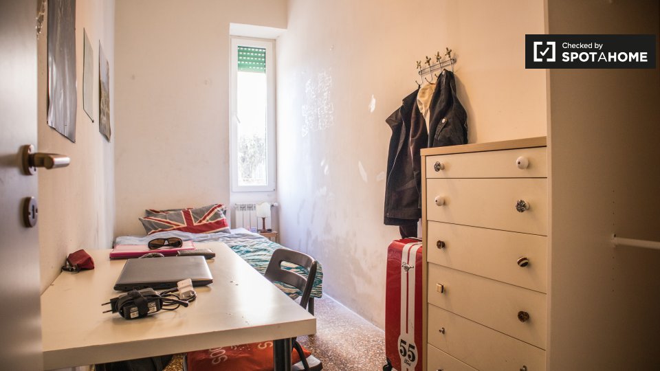 Immagine 15 di Camera condivisa in affitto  in Via Alessandro Cialdi, 00154 Roma RM, Italy a Roma