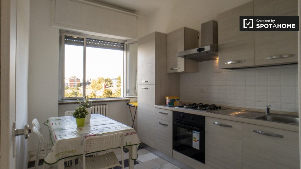 Immagine 6 di Camera condivisa in affitto  in Via Francesco Baracca a Sesto San Giovanni