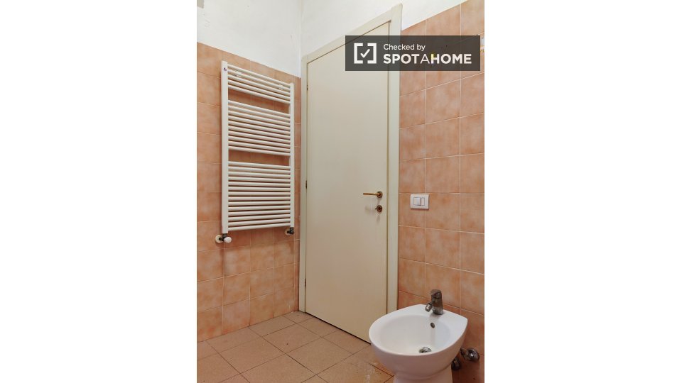 Immagine 15 di Camera condivisa in affitto  in Via Anton Giulio Barrili a Milano