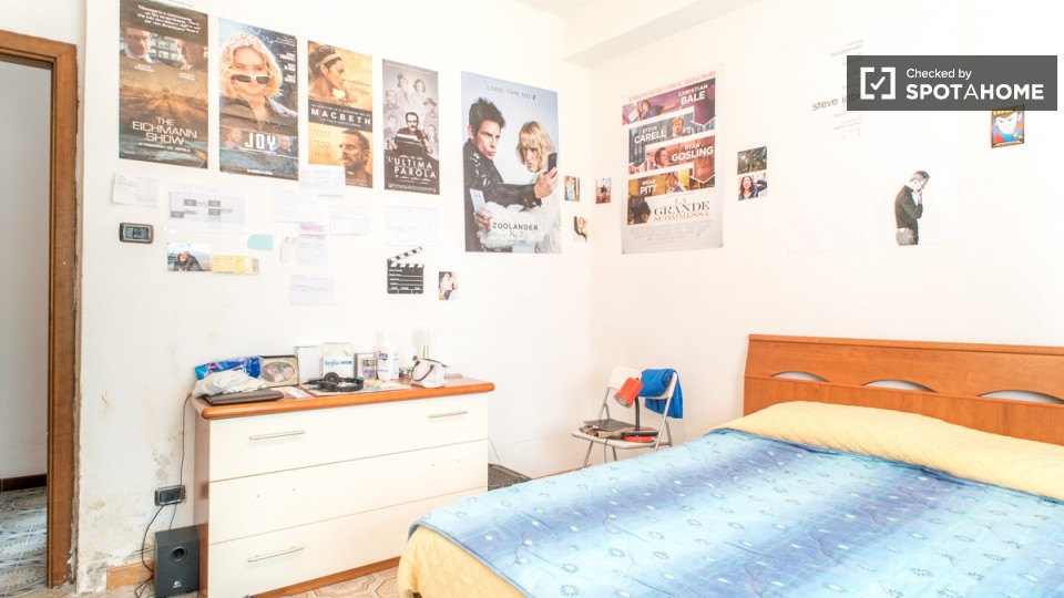 Immagine 2 di Camera condivisa in affitto  in Largo Somalia a Roma