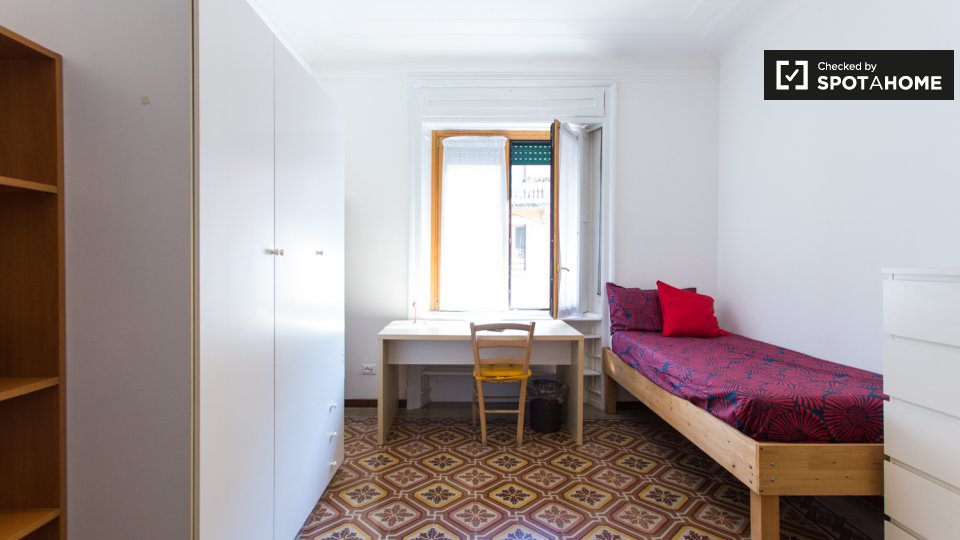 Immagine 2 di Camera condivisa in affitto  in Viale Campania a Milano