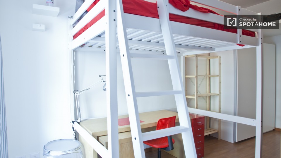 Immagine 5 di Camera condivisa in affitto  in Viale Libia a Roma