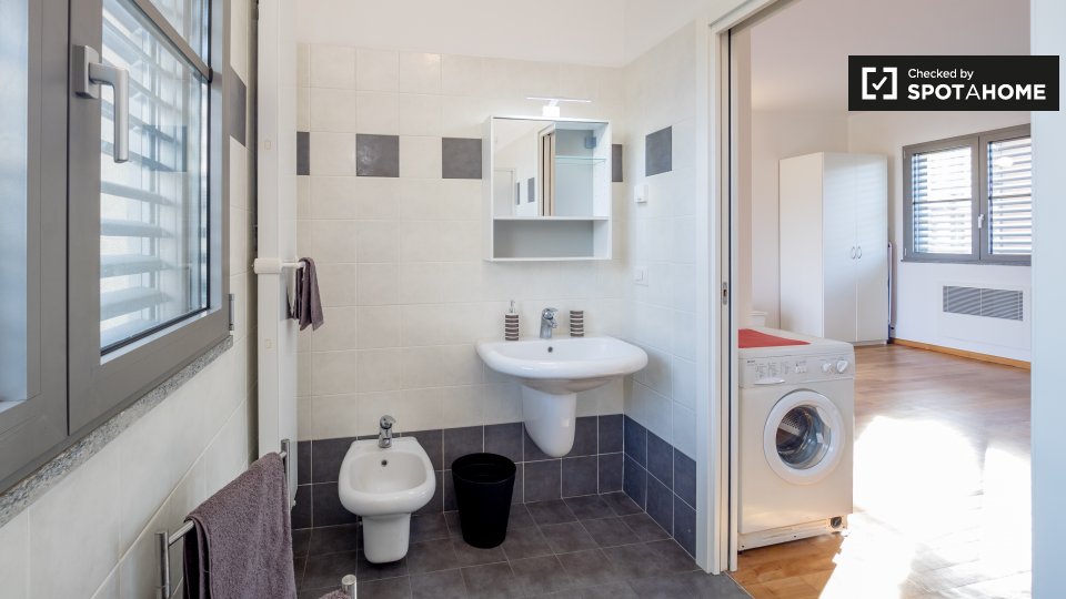 Immagine 13 di Ufficio in affitto  in Via Enrico Cosenz a Milano