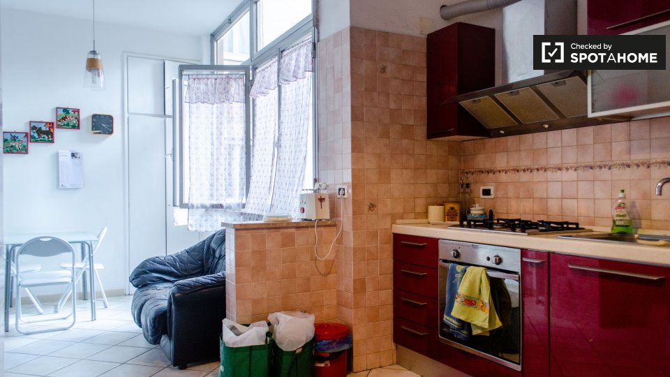 Immagine 9 di Camera condivisa in affitto  in Via Francesco De Vico, 00142 Roma RM, Italy a Roma