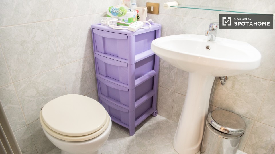 Immagine 15 di Camera condivisa in affitto  in Via Salaria a Roma