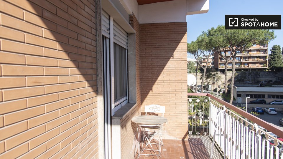 Immagine 11 di Camera condivisa in affitto  in Via Antonino Pio a Roma