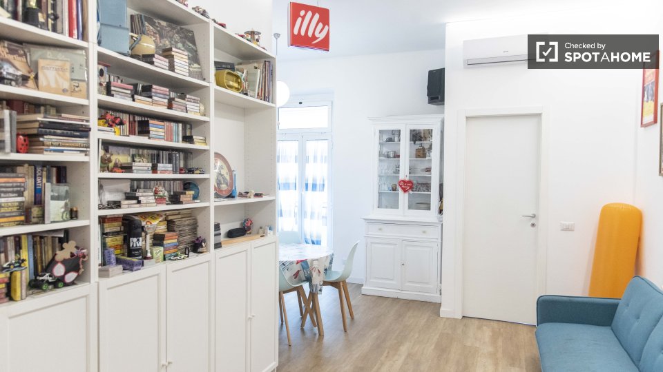 Immagine 16 di Camera condivisa in affitto  in Via Delle Azalee a Roma