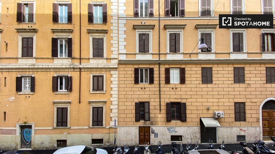 Immagine 6 di Camera condivisa in affitto  in Via Matteo Boiardo a Roma