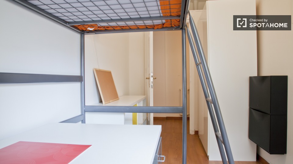 Immagine 3 di Camera condivisa in affitto  in Viale Libia a Roma