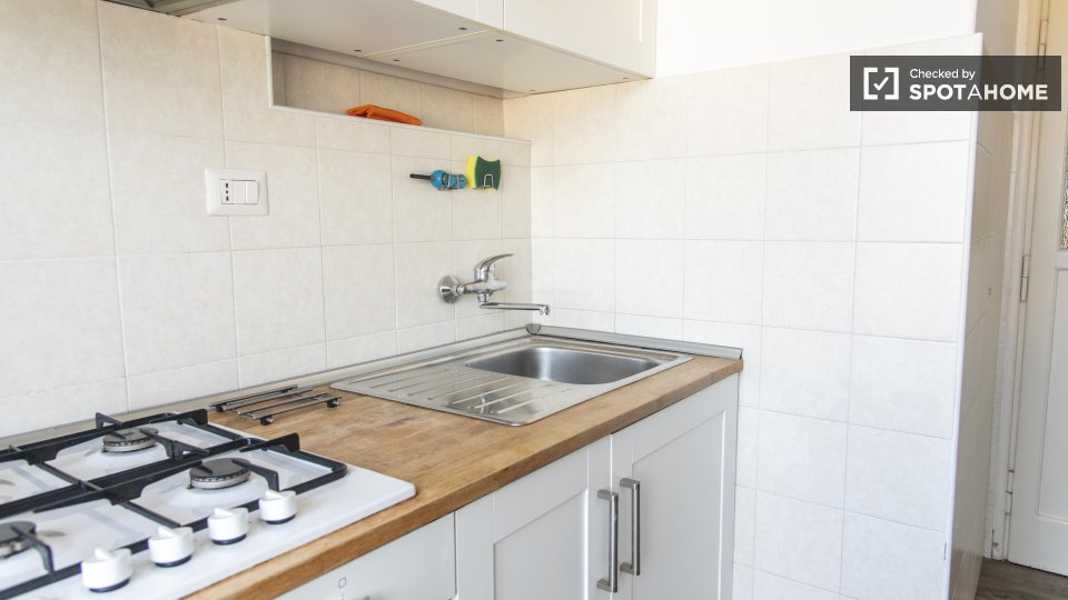 Immagine 15 di Appartamento in affitto  in Via Cesare Baronio a Roma