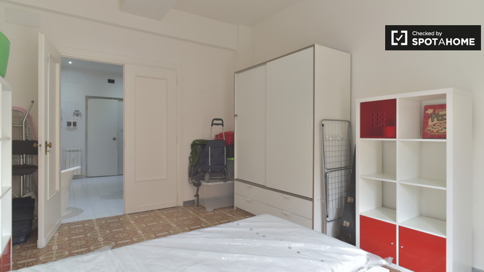 Immagine 4 di Camera condivisa in affitto  in Via Filippo Eredia a Roma