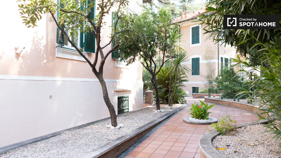 Immagine 13 di Appartamento in affitto  in Via dei Giovi a Roma