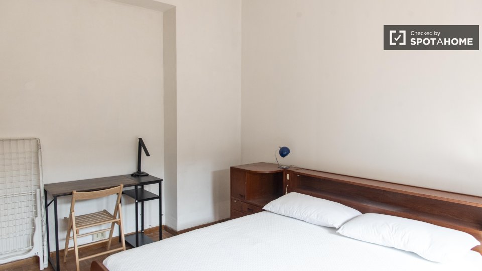 Immagine 16 di Camera condivisa in affitto  in Via dei Radiotelegrafisti a Roma