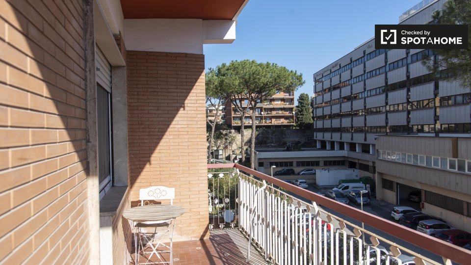 Immagine 10 di Camera condivisa in affitto  in Via Antonino Pio a Roma