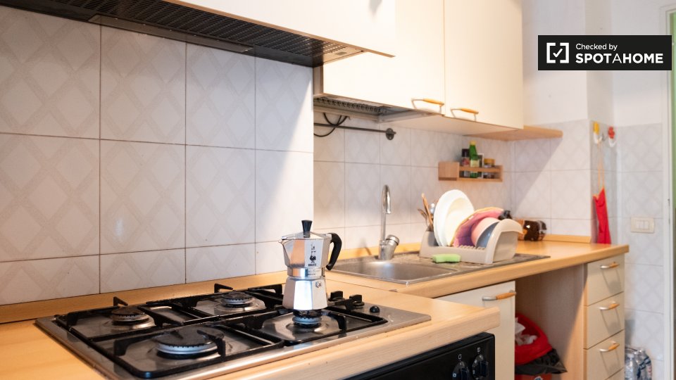 Immagine 15 di Camera condivisa in affitto  in Via Salvatore Pincherle a Roma