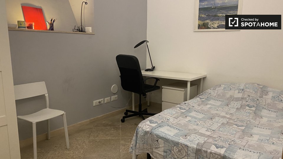 Immagine 5 di Camera condivisa in affitto  in Via Basento a Roma