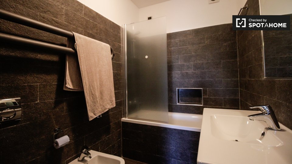 Immagine 16 di Ufficio in affitto  in Alzaia Naviglio Pavese, 20143 Milano MI, Italy a Milano