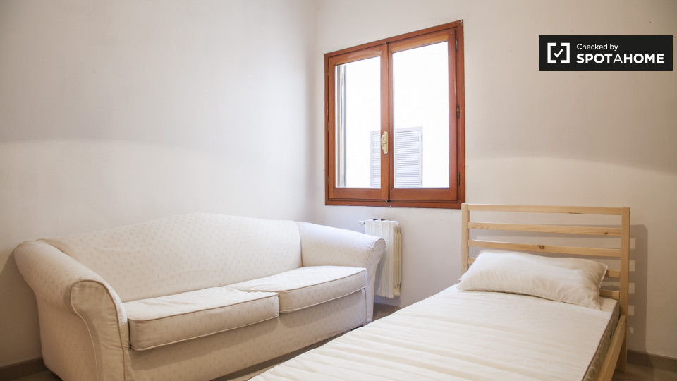 Immagine 16 di Camera condivisa in affitto  in Via Sestio Menas a Roma