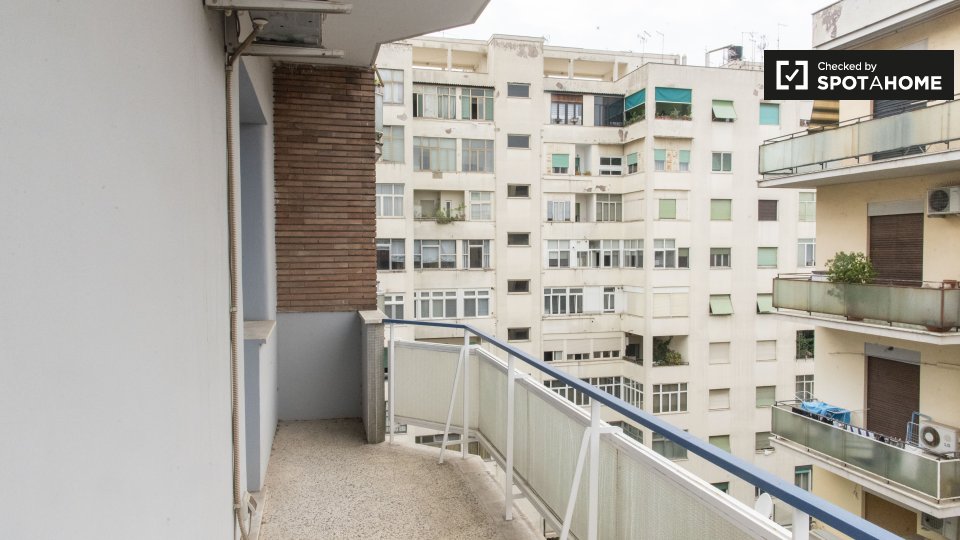 Immagine 16 di Camera condivisa in affitto  in Via Giacomo Trevis a Roma