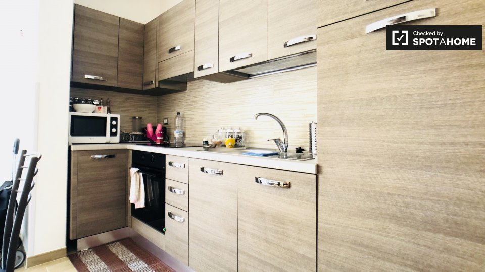 Immagine 11 di Camera condivisa in affitto  in Via Valdarno a Roma