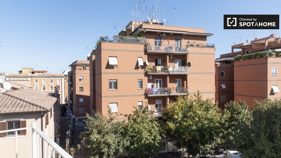 Immagine 6 di Camera condivisa in affitto  in Via Portuense a Roma