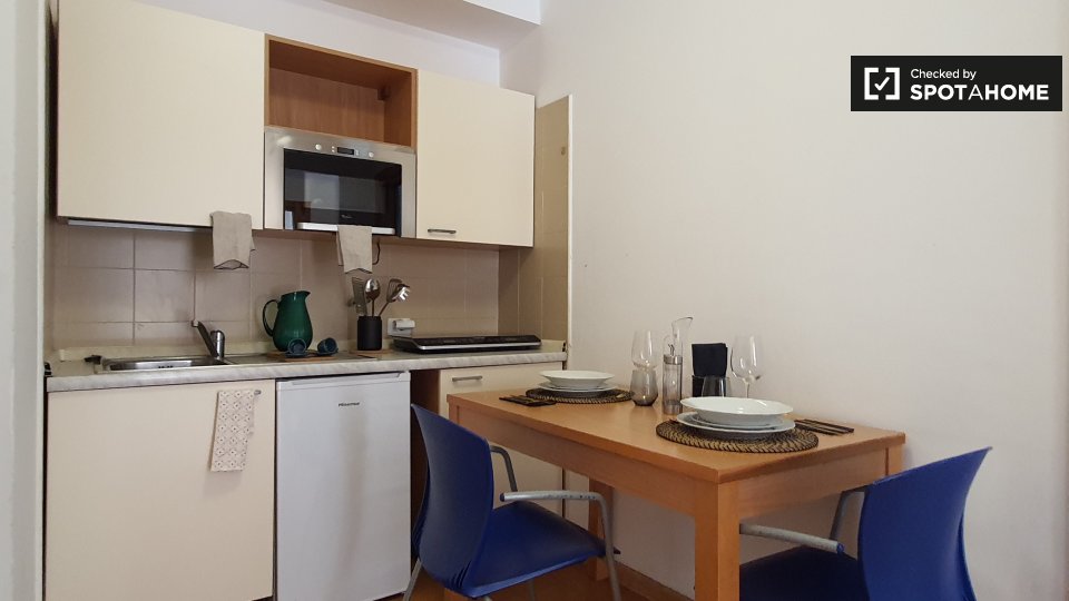 Immagine 3 di Camera condivisa in affitto  in Via Anton Giulio Barrili a Milano