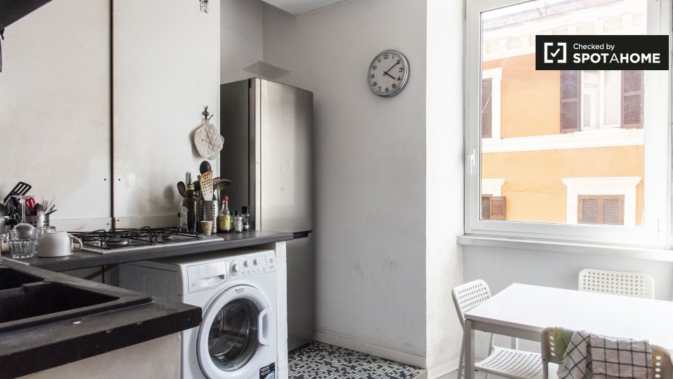 Immagine 6 di Camera condivisa in affitto  in Viale Regina Margherita, 00198 Roma RM, Italy a Roma