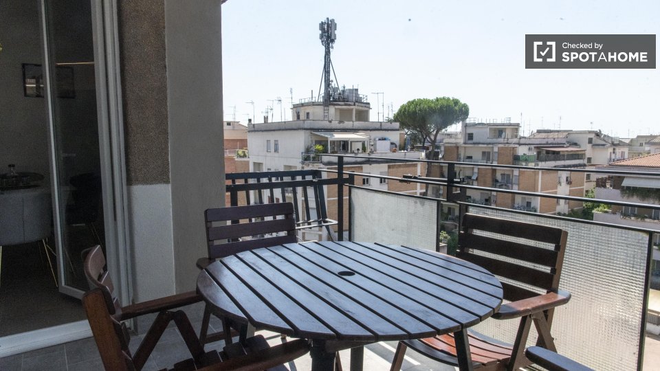 Immagine 13 di Appartamento in affitto  in Via Pietro Maffi a Roma