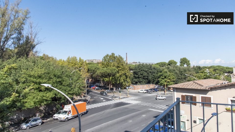 Immagine 4 di Camera condivisa in affitto  in Via Portuense a Roma