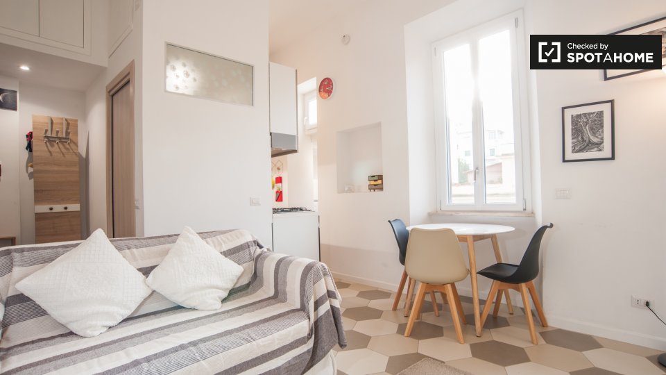 Immagine 6 di Ufficio in affitto  in Via delle Fornaci, 00165 Roma RM, Italy a Roma