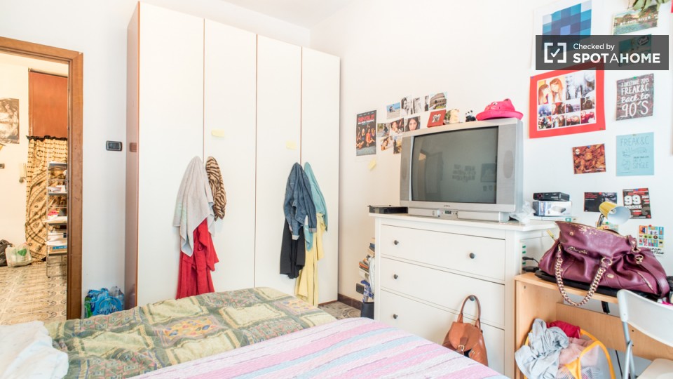 Immagine 6 di Camera condivisa in affitto  in Largo Somalia a Roma