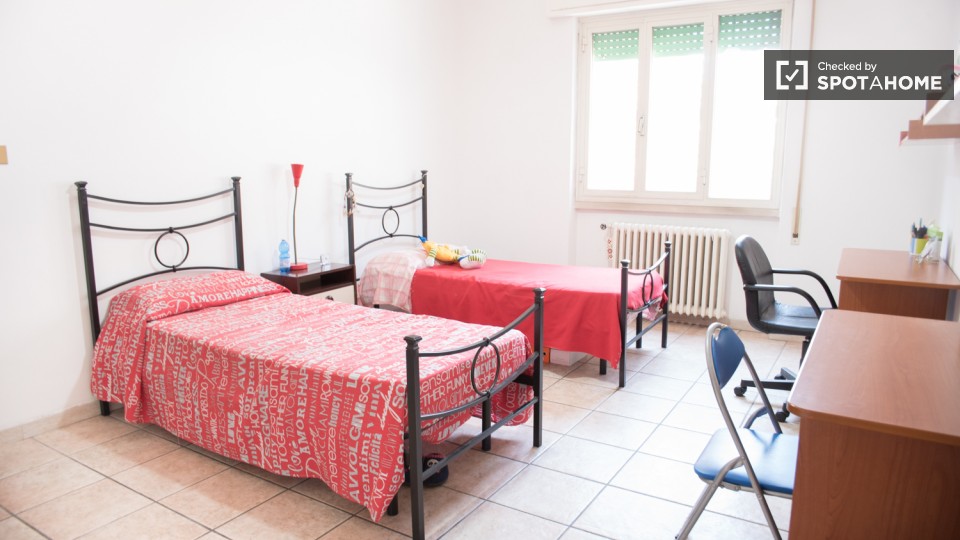 Immagine 3 di Camera condivisa in affitto  in Via Ostiense a Roma