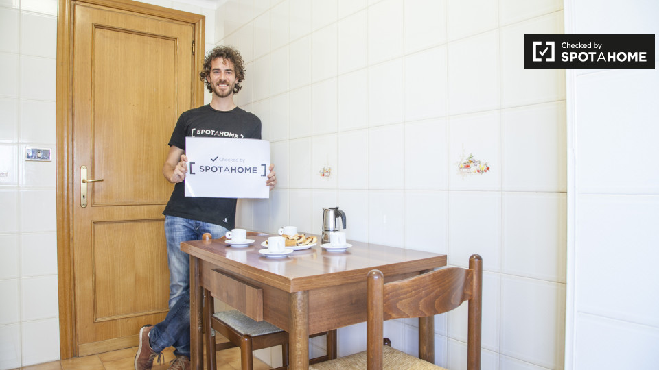 Immagine 9 di Camera condivisa in affitto  in Via Sestio Menas a Roma