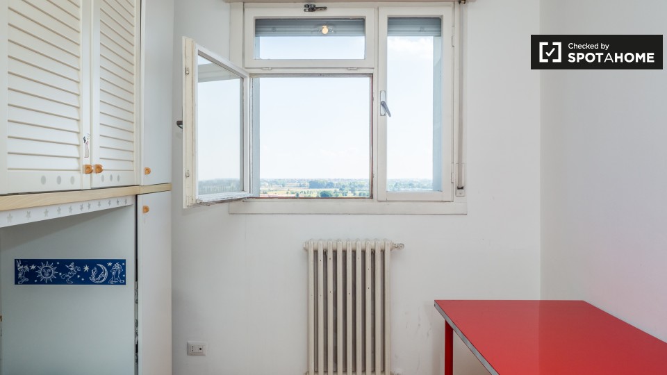 Immagine 5 di Camera condivisa in affitto  in Via Michele Saponaro a Milano