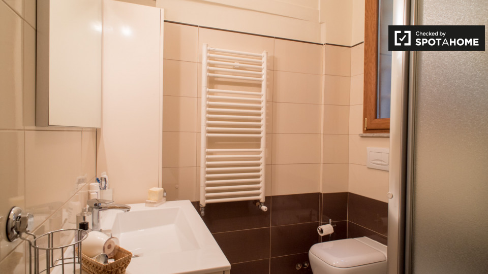 Immagine 18 di Camera condivisa in affitto  in Via Napoli a Roma