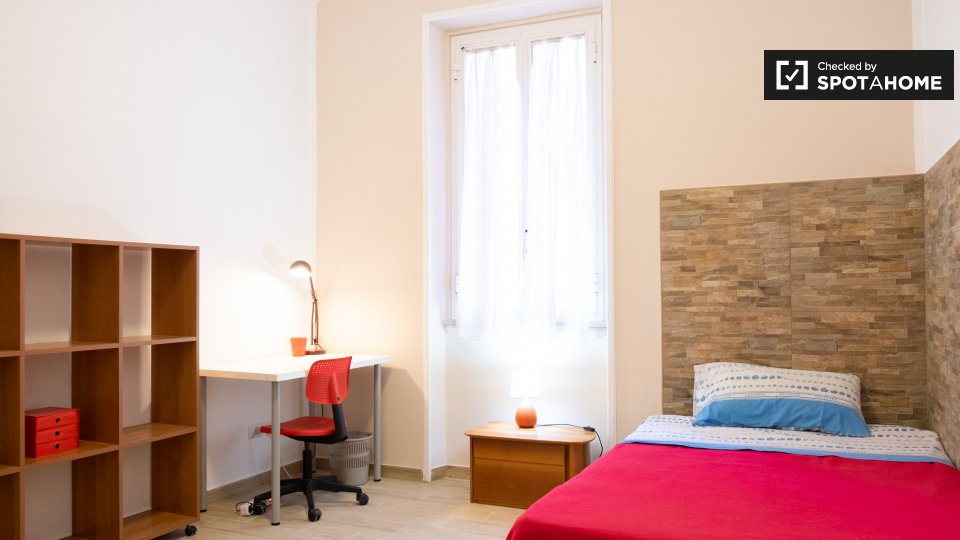 Immagine 8 di Camera condivisa in affitto  in Via dei Campani, 00185 Roma RM, Italy a Roma