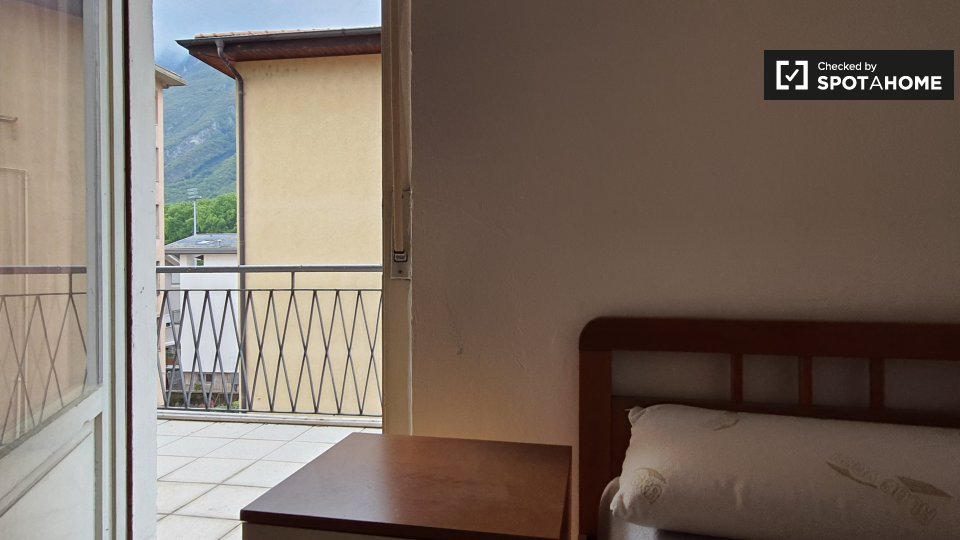 Immagine 2 di Camera condivisa in affitto  in Via Castelbarco a Trento